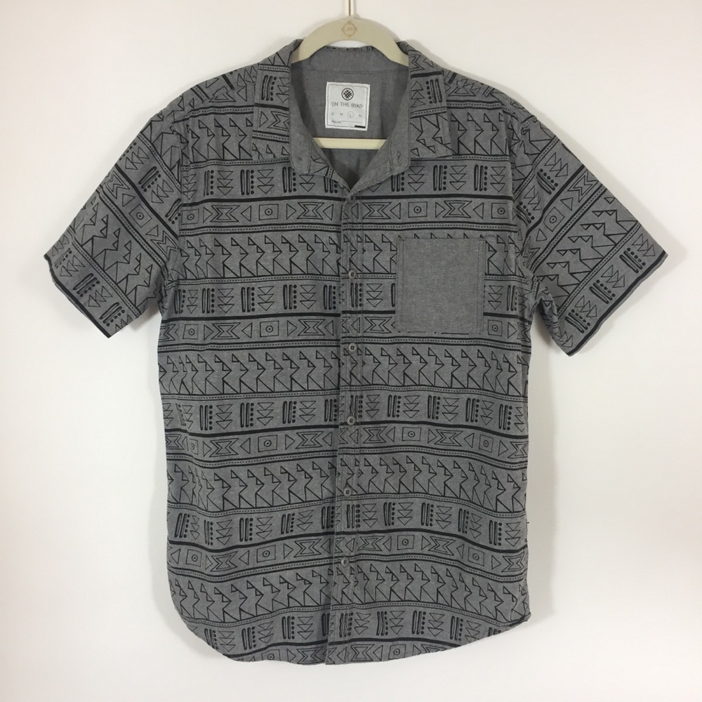 Men’s On the Byas Button Front Shirt L